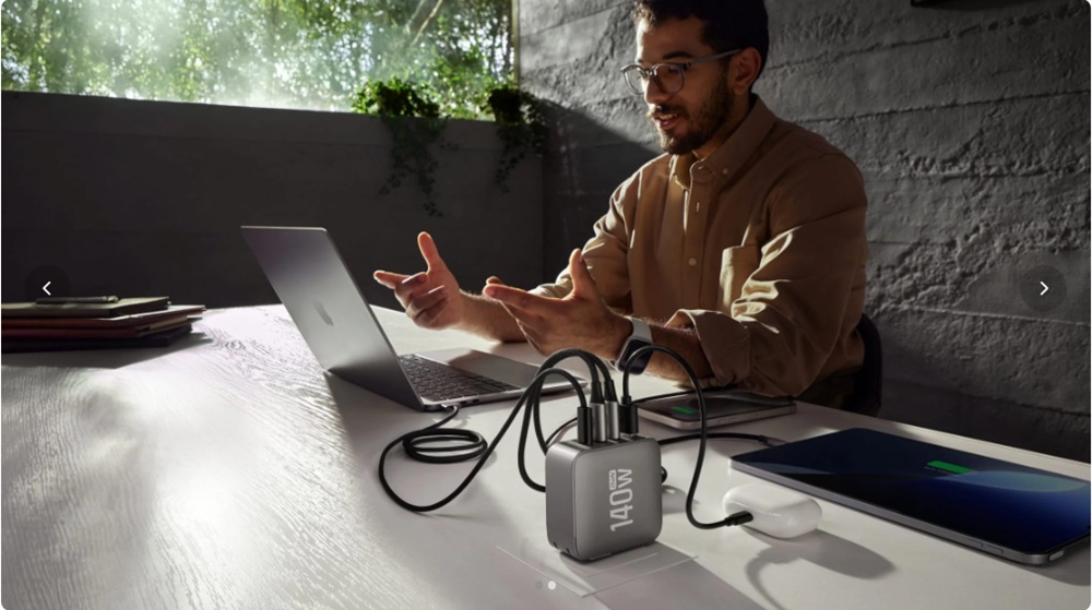 EcoFlow 140W Charger powering laptop and phone